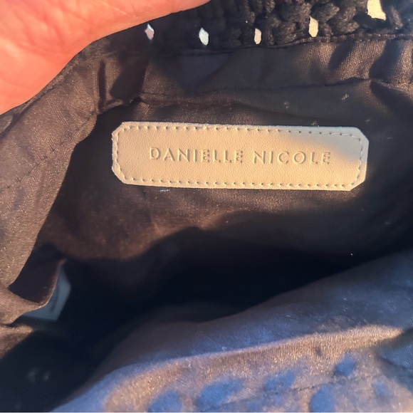 Danielle Nicole macrame crochet fringe bag - Picture 3 of 15